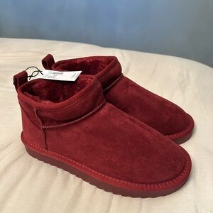 NWT Maurices Cozy burgundy boots super warm & comfy sz 7